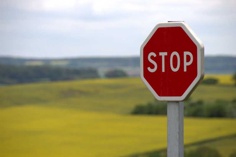 Stoppschilder im Straßenverkehr, Bedeutung und richtiges Verhalten
