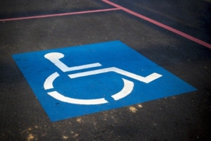 Bild von einem Behindertenparkplatz